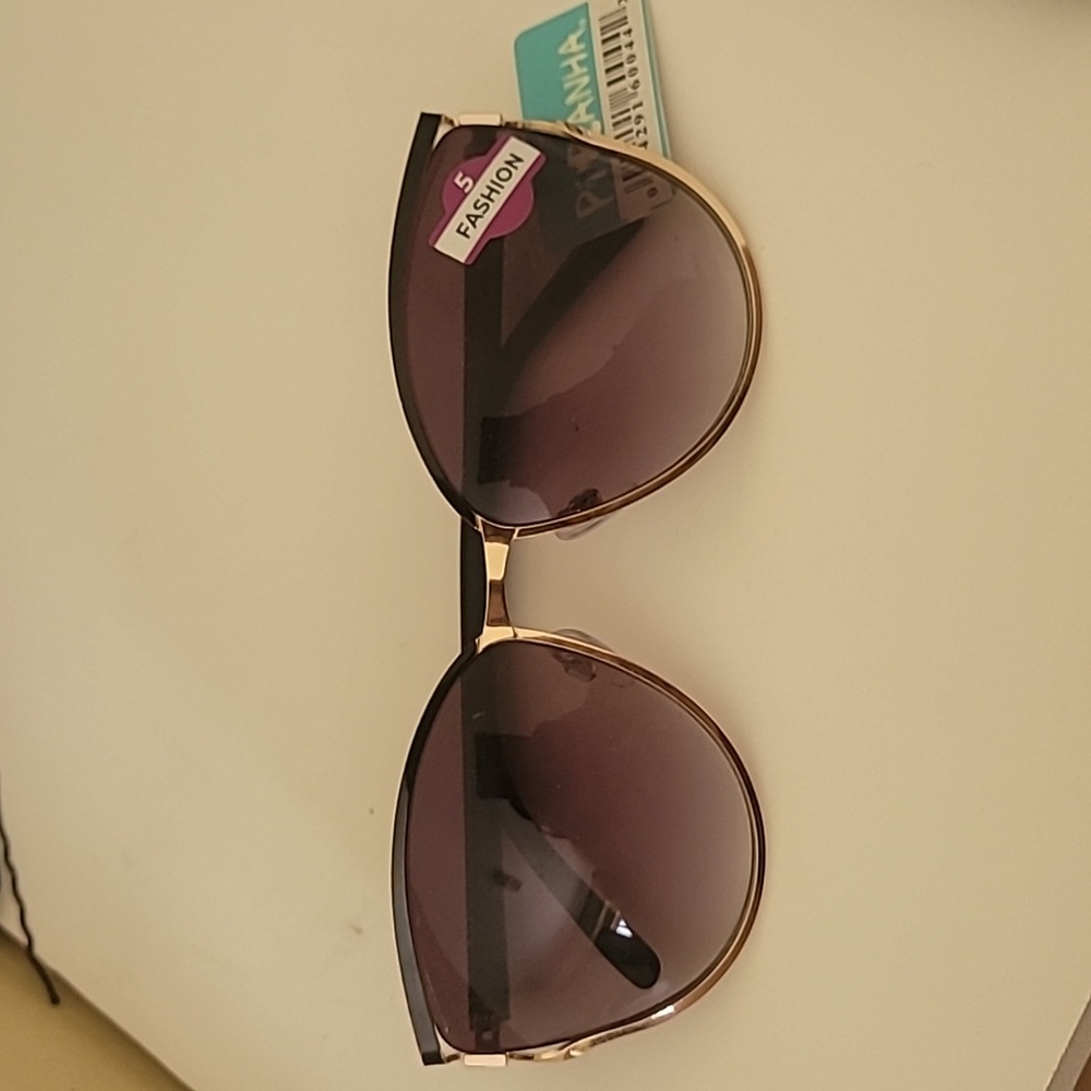 Brand New Womans Sunglasses - Picture 1 of 5